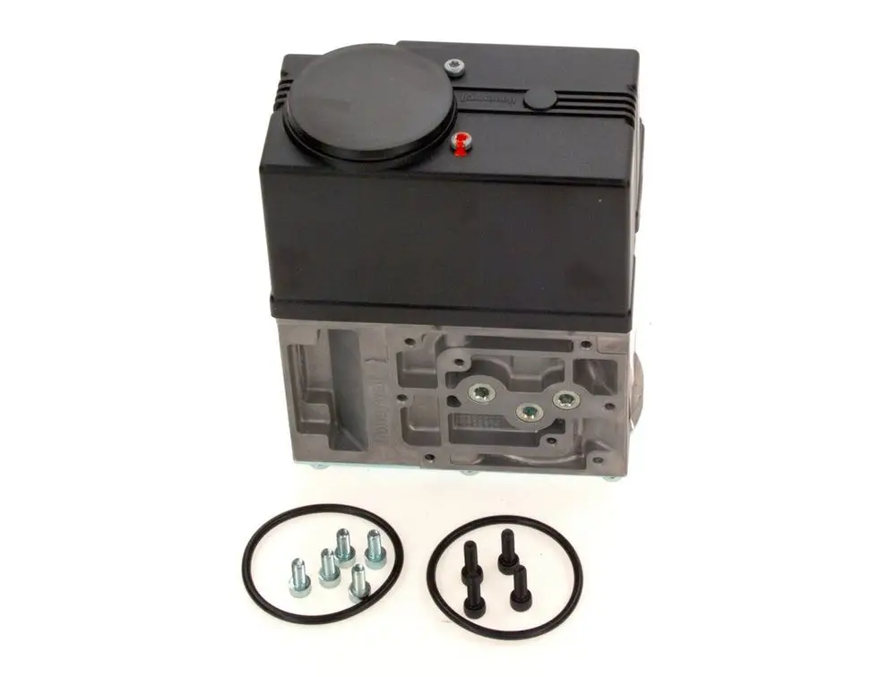 Bosch Armatur mit einem schwarzen Kunststoffgehäuse und einer Metallbasis, begleitet von Dichtungen und Schrauben für die Montage.